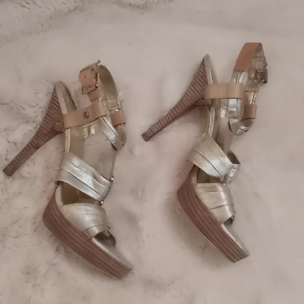 Guess Classic Neutral Linen Tan and Gold Shimmer Coastal Old Money Platform Heel